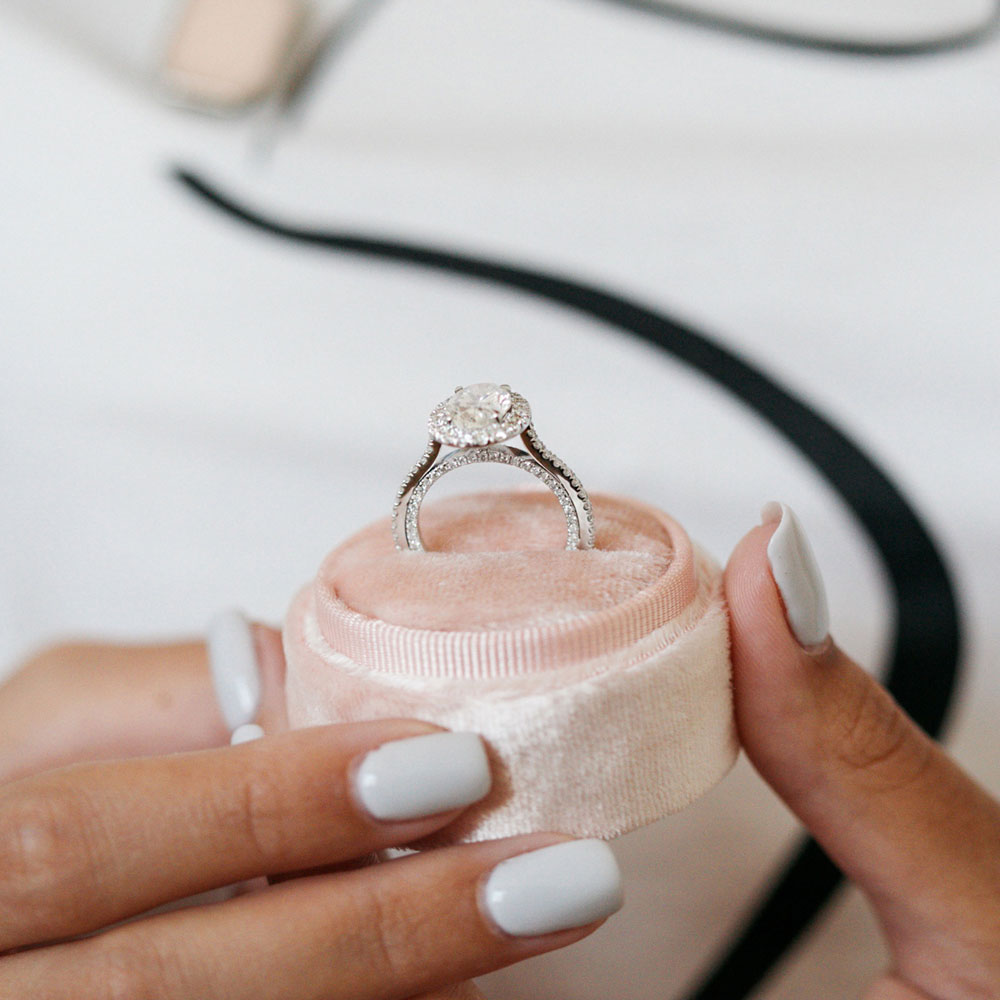 1.5 CT Oval Moissanite Diamond Halo Engagement Ring