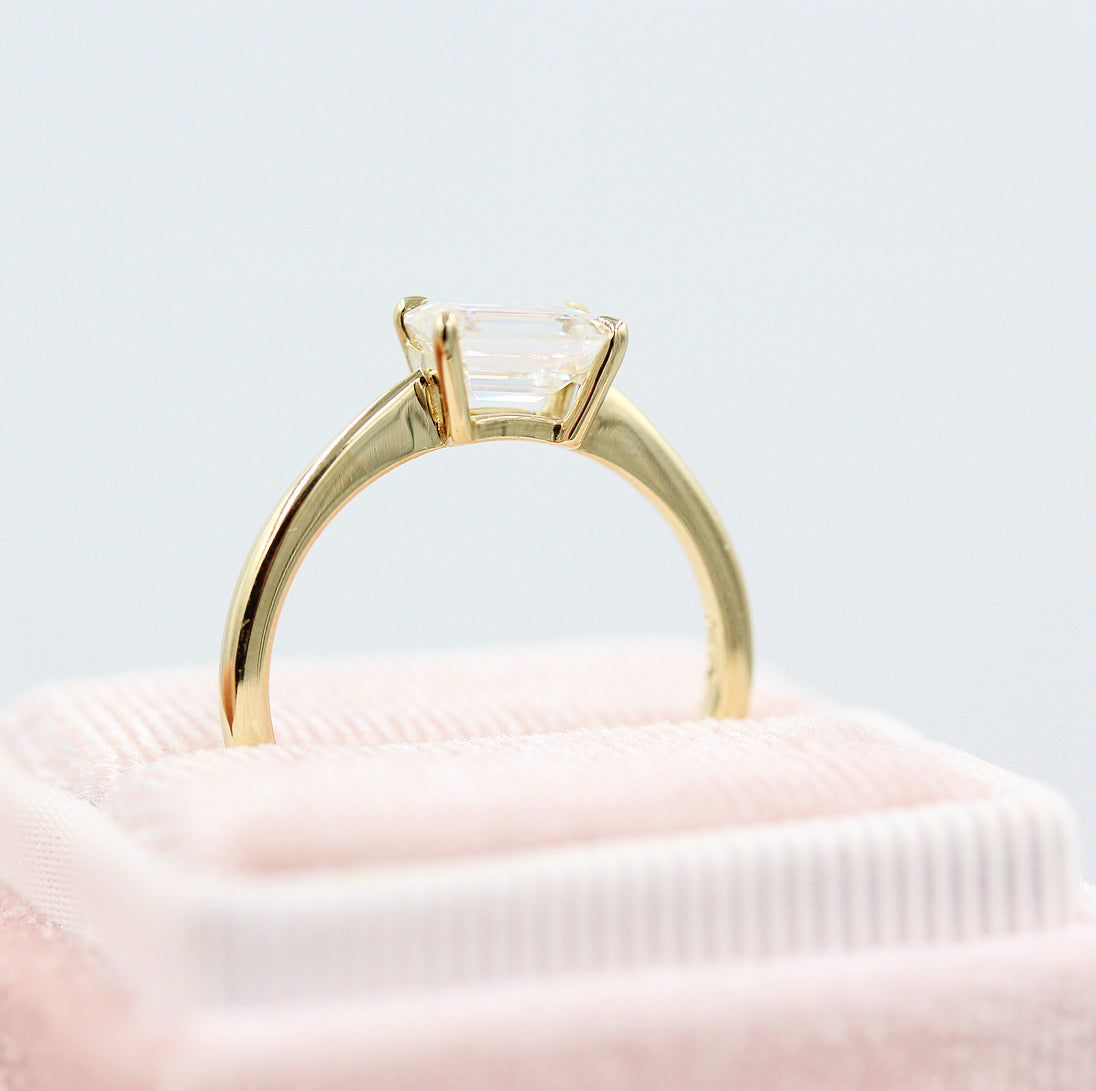 1.55 CT Emerald Moissanite Diamond Solitaire Engagement Ring