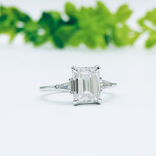1.9 CT Emerald Moissanite Diamond Three Stones Engagement Ring