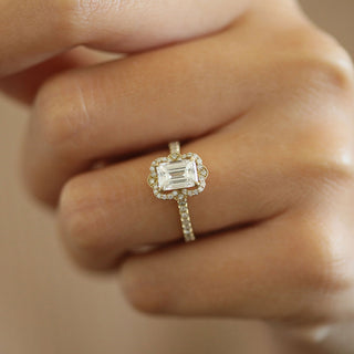 1.55 CT Emerald Moissanite Diamond Cluster Engagement Ring