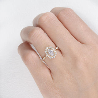0.94 CT Oval Moissanite Diamond Halo Engagement Ring