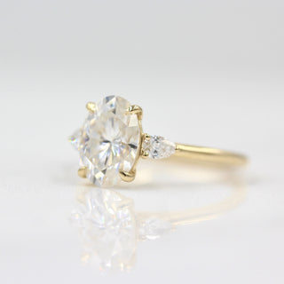 3.75 CT Oval Moissanite Diamond Three Stones Engagement Ring