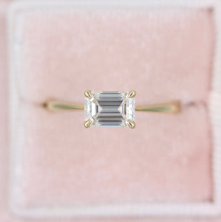1.55 CT Emerald Moissanite Diamond Solitaire Engagement Ring
