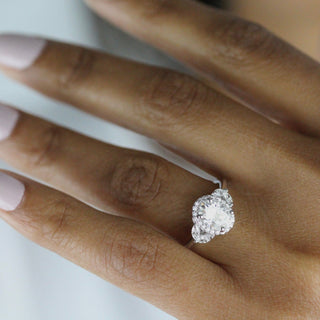 1.33 CT Oval Moissanite Diamond Halo Engagement Ring