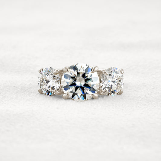 1.8 CT Round Cut 3 Stones Moissanite Engagement Ring